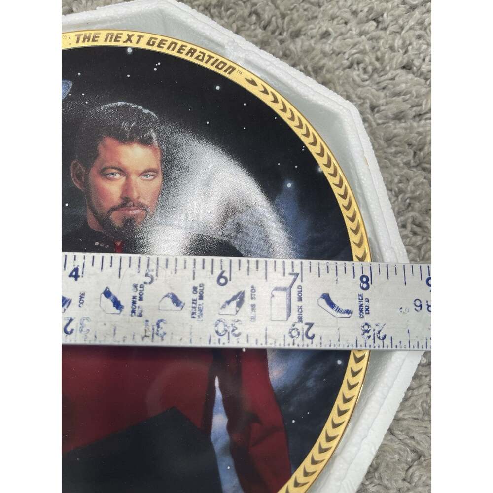 The Hamilton Collection Commander William T Riker Star Trek Plate Collection - Picture 6 of 12